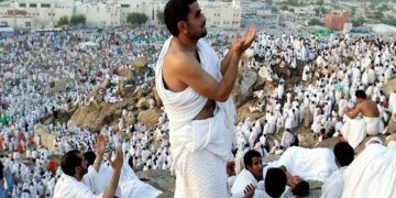 Labaik Allahum Labaik. Steps towards the Kaaba of Allah, devotion at its peak