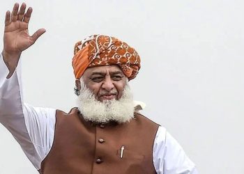 مولانا فضل الرحمان آج کراچی پہنچیں گے