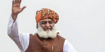 مولانا فضل الرحمان آج کراچی پہنچیں گے