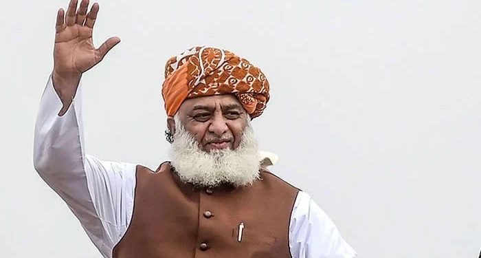 مولانا فضل الرحمان آج کراچی پہنچیں گے