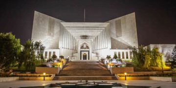 The police officer who filed the complaint cannot become the investigating officer of the same case, Supreme Court has ruled.