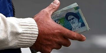 The worst fall in the Iranian currency, should it be bought