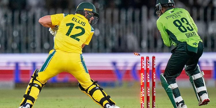 دوسرا ون ڈے ،آسٹریلیا کی پاکستان کے خلاف بیٹنگ
