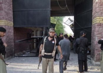 کہوٹہ میں وین سے 14قیدی فرار،4دوبارہ پکڑے گئے