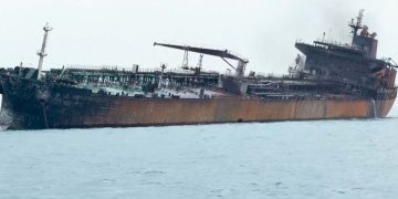 خلیج میں کارگو جہاز پر حملہ