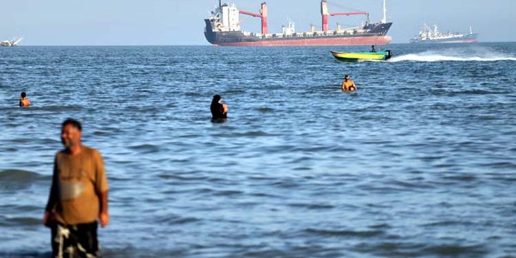 Hormuz shipping route without consultation is unacceptable and dangerous, Revolutionary Guards say