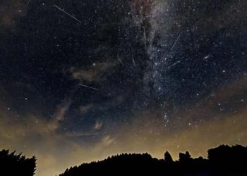 In August, it will be dark during the day, the sun will be hidden, and stars will be visible.