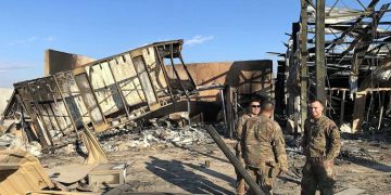 Iran attacks US military base in Iraq, clashes also in the Strait of Hormuz