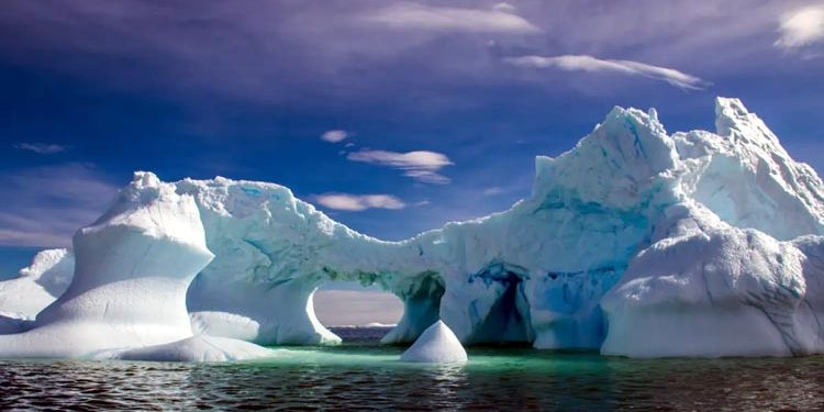 Mysterious lake hidden four kilometers under ice