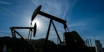 Oil prices rise 1 percent after US attacks on Iran