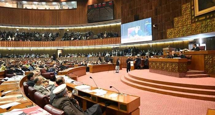 تحریک انصاف کا بجٹ اجلاس کا بائیکاٹ نہ کرنے کا فیصلہ