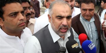 اسد قیصر کی قیادت میں پی ٹی آئی وفد کی حکومتی ارکان سے ملاقات