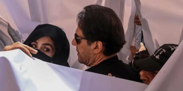 بانی پی ٹی آئی اور بشریٰ بی بی کی ملاقات