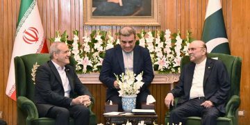 پاکستان ،ایران کے صدور کی ملاقات ، تعلقات اور امن کو مزید مضبوط بنانے پر اتفاق