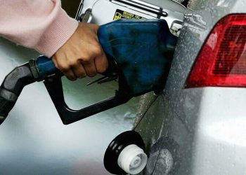 Petrol cheaper by Rs 4 per liter, diesel price unchanged