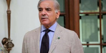 مشرق وسطیٰ میں امن کیلئےبیٹھک ،وزیراعظم سوئٹزر لینڈ پہنچ گئے