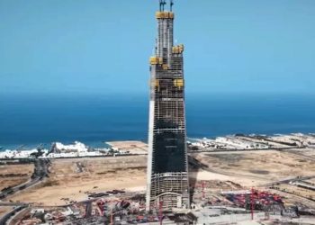 Saudi Arabia's one-kilometer-high tower nears completion