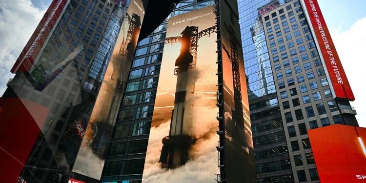 SpaceX shares surge, company's total value hits $2.5 trillion