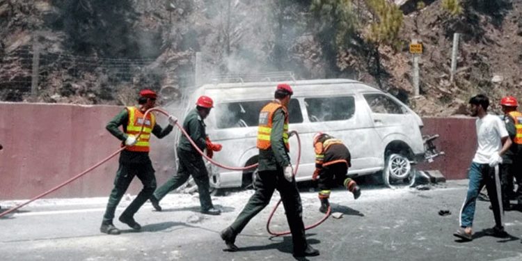 Tourist van catches fire in Murree, 10 passengers killed, four injured