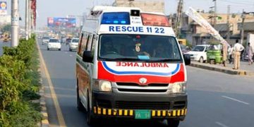 Tourist van catches fire in Murree, 4 killed
