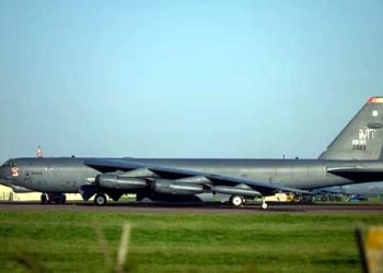 US B-52 bomber crashes, eight killed
