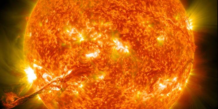 What is the real color of the sun