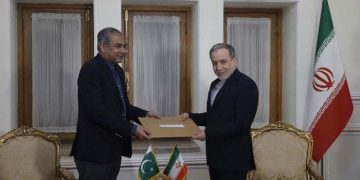 محسن نقوی کی ایرانی وزیر خارجہ سے ملاقات ،وزیراعظم اور فیلڈ مارشل کے خط پہنچائے