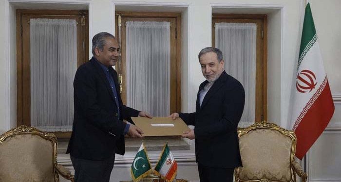 محسن نقوی کی ایرانی وزیر خارجہ سے ملاقات ،وزیراعظم اور فیلڈ مارشل کے خط پہنچائے