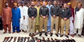 15-year-old bloody tribal feud ends in Larkana; 28 individuals lay down their arms.