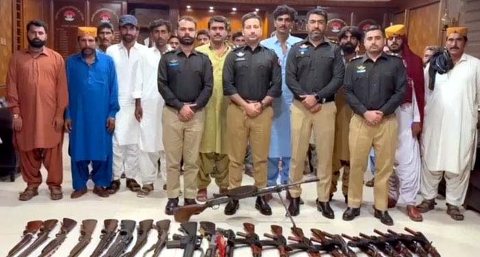 15-year-old bloody tribal feud ends in Larkana; 28 individuals lay down their arms.