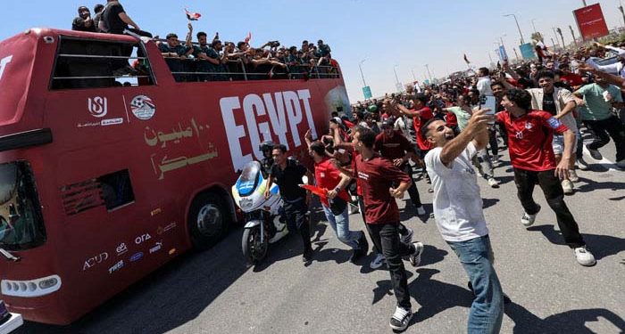 مصر کی فٹبال ٹیم کا وطن واپسی پر شاندار استقبال