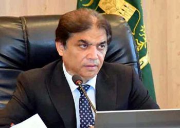 Fazlur Rehman has hurt the feelings of the martyrs' families with his statement Hanif Abbasi.