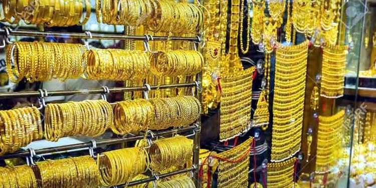 Gold cheaper by Rs 2400 per tola