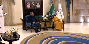 Interior Minister meets Acting Governor of Makkah Region