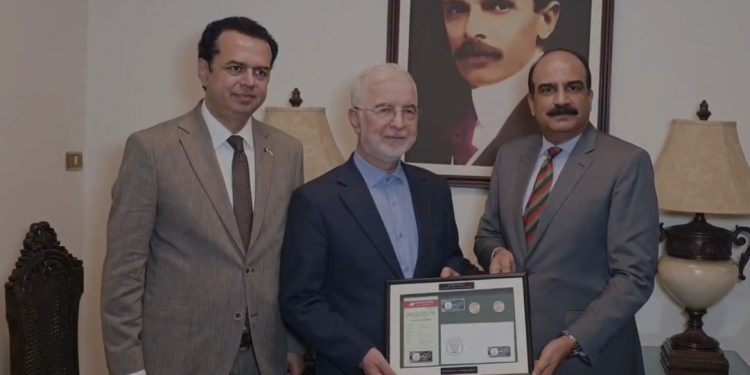 ایرانی وزیر داخلہ اسکندر مومنی کا نادرا ہیڈکوارٹرز کا دورہ