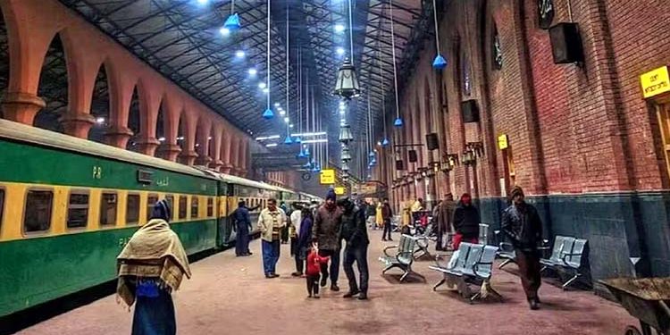 Pakistan Railways decides to rehabilitate and modernize the Lahore and Taxila railway stations.