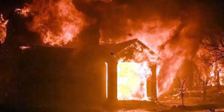 Peshawar Husband, wife, and four children die in house fire.