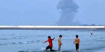 Revolutionary Guards announce halt to all energy exports from the Middle East.