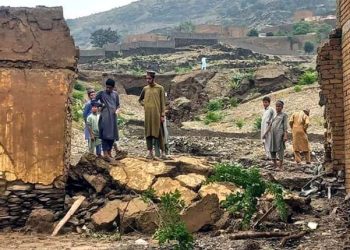 Torrential rains wreak havoc in Khyber Pakhtunkhwa; 6 people killed.