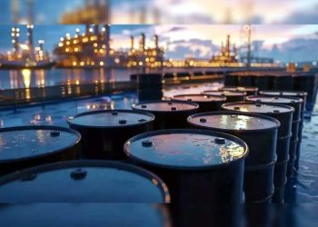 US crude oil stockpiles at 45-year low; petrol prices rise.