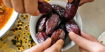 What is the best time to eat dates