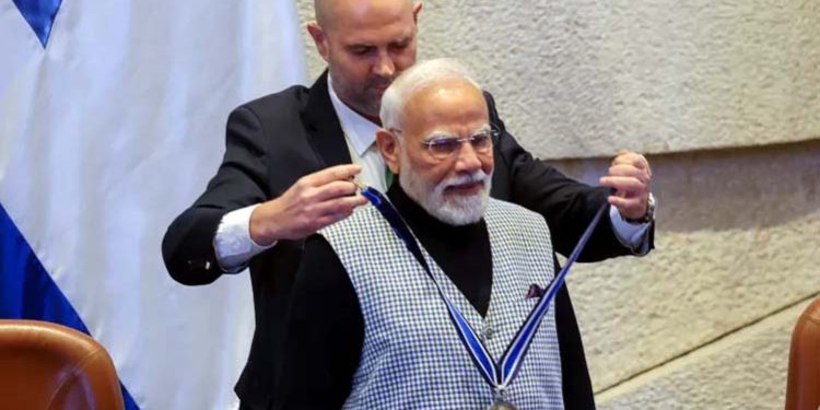 Why does Modi receive foreign honors Questions raised over the new award from Seychelles as well.