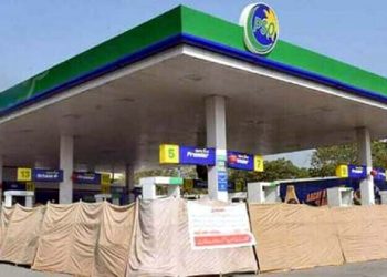 Will petrol pumps close or not Dealer associations divided.