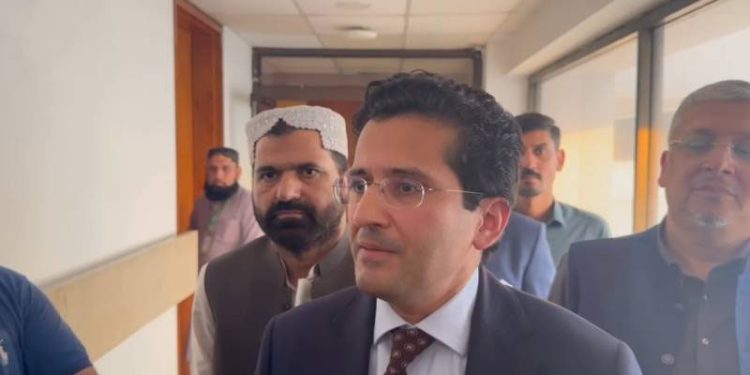 علی پرویز ملک کا پٹرولیم مصنوعات کی قیمتوں میں بہتری کا عندیہ