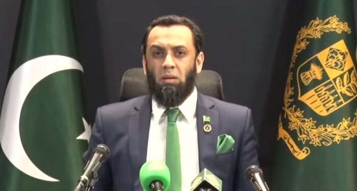 لاہور،ڈیفنس میں وفاقی وزیر عطا تارڑ کی گاڑی کے قریب فائرنگ