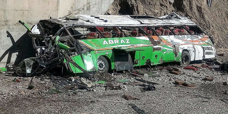 شیرانی بس حادثہ،ڈرائیور نے تلخ کلامی پر بس کو کھائی کی طرف موڑا،زخمی مسافر کا انکشاف