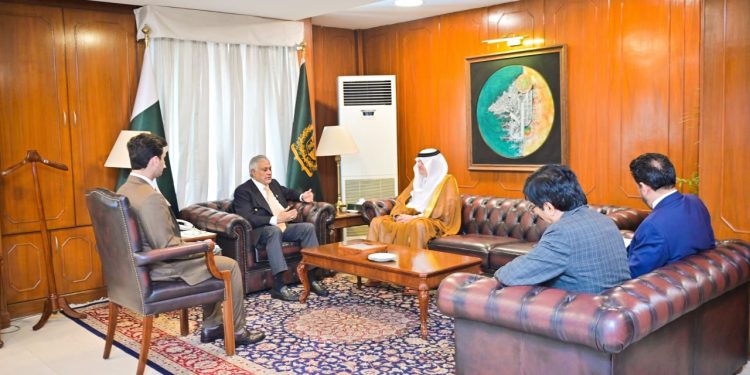 اسحاق ڈار سے سعودی سفیر کی ملاقات