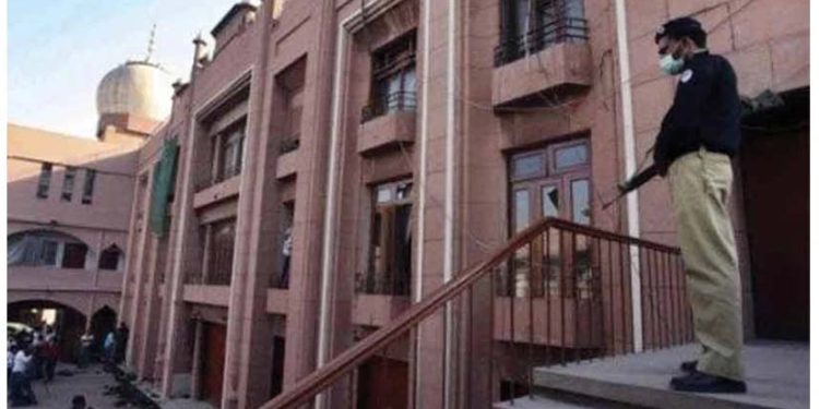 لاہور ،ٹیوشن سینٹر میں 10سالہ بچی زیادتی کے بعد قتل