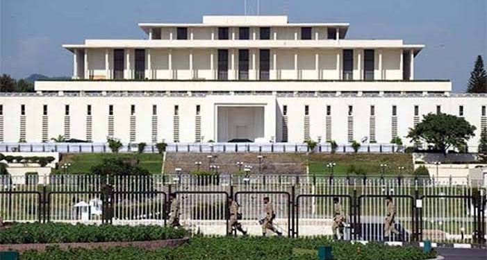 ایوان صدر میں ن لیگ، پیپلز پارٹی کی قانونی ٹیموں کی اہم بیٹھک آج ہو گی