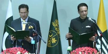 بیرسٹر افتخار گیلانی آزاد کشمیر کے 17ویں وزیراعظم منتخب، حلف اٹھا لیا